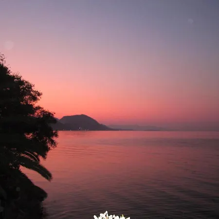 Diana Beachfront Vacation Vakantiehuis