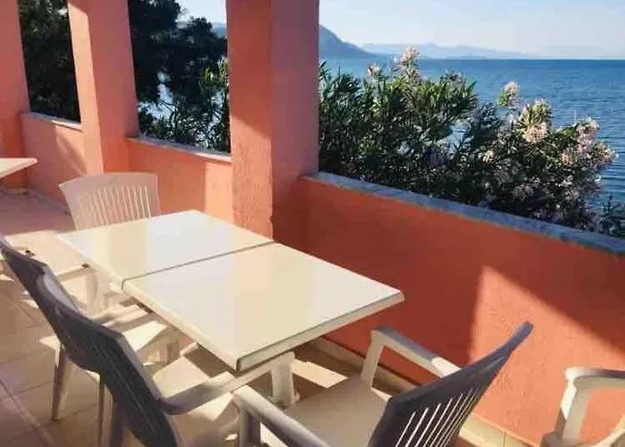 Дом отдыха Diana Beachfront Vacation