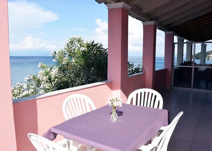 Diana Beachfront Vacation بيت للعطل